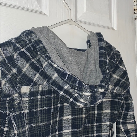 Plaid top! - Picture 3 of 3